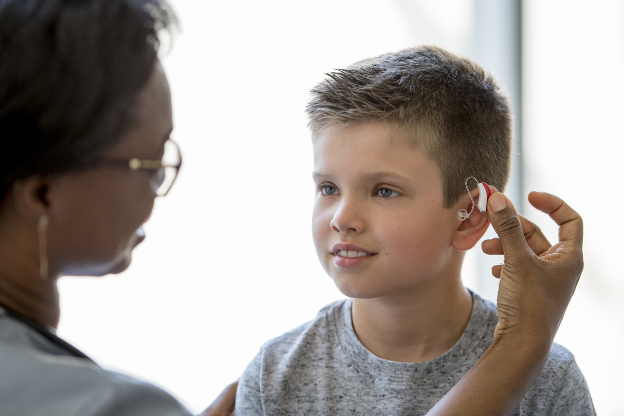 Les enfants malentendants souffriraient plus d’asthme